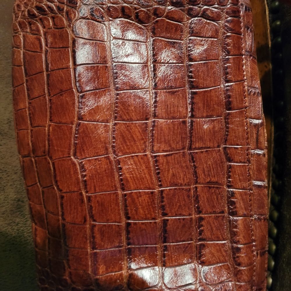 ADRIENNE Vittadini Bag - Picture 4 of 14